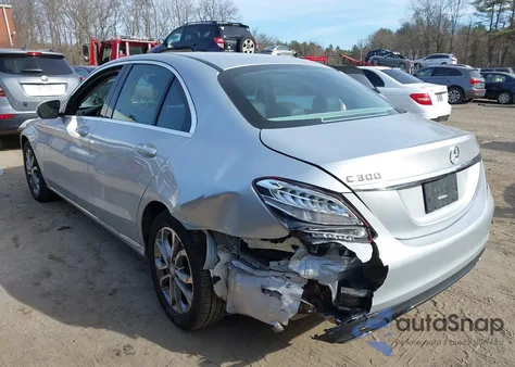 2015 Mercedes-Benz C 300 4Matic/Luxury 4Matic/Sport 4Matic z USA, uszkodzony, nr VIN 55SWF4KBXFU077028